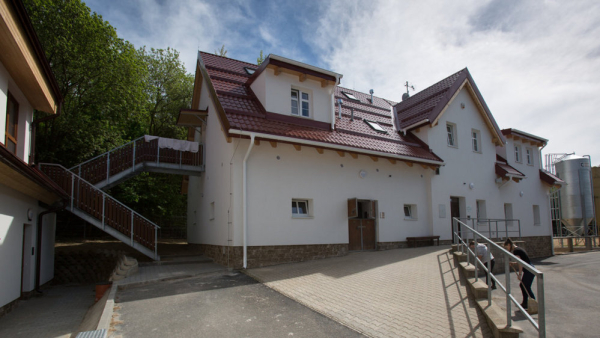 spravni budova privatni staje